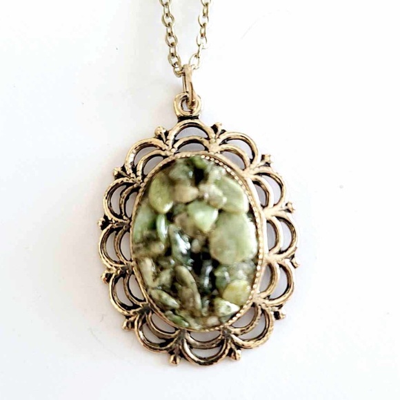 Vintage Gold Tone Chain Necklace with Green Crushed Jade Filled Pendant - Picture 4 of 7